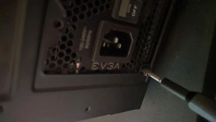 How To Build A PC For Beginners - Step By Step Guide 10 PSU-screws