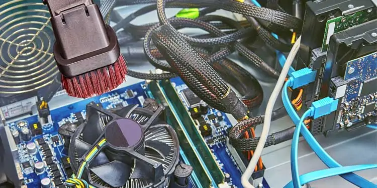 CPU Fan Error: Here’s How To Quickly Fix It 11 Cleaning-fan-with-vaccum