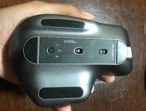 Is Your Wireless Mouse Not Working? Try These Fixes 11 Flip-your-mouse-1