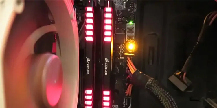 yellow-light-on-motherboard