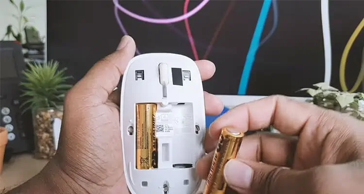 How to Setup a Logitech Mouse (Beginner's Guide) 11 changing-wireless-mouse-battery