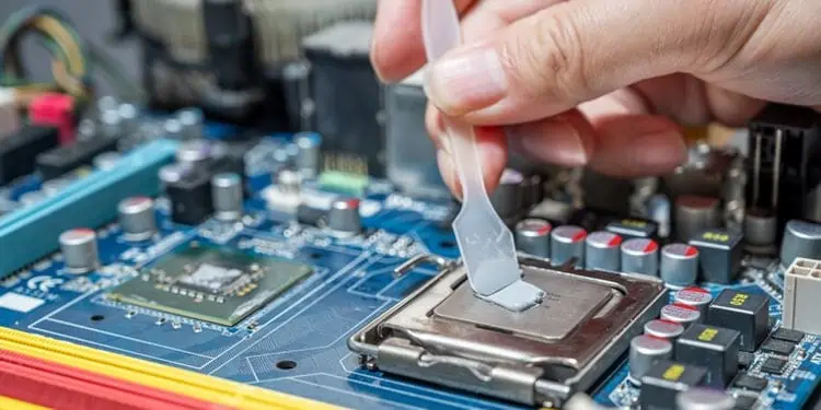 How To Clean A CPU Without Damaging it 1 clean-thermal-paste-off-cpu