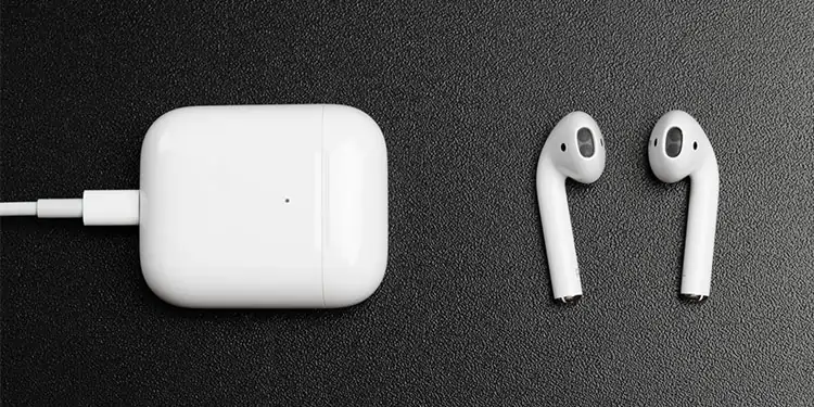 AirPods Won't Flash White - Why & How to Fix it 12 charging-airpods