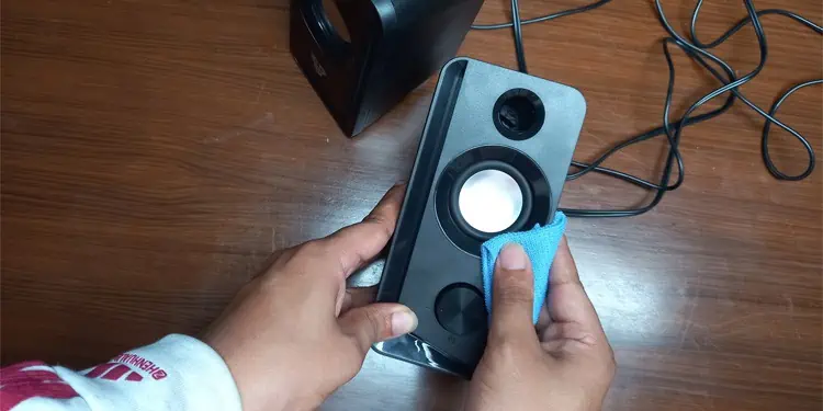 clean-speakers