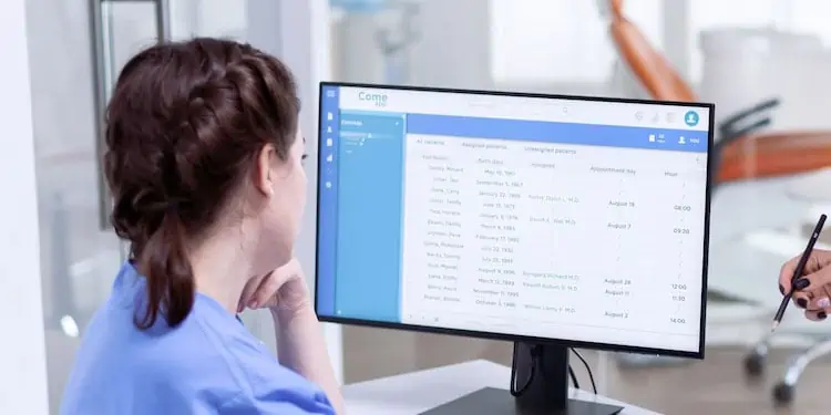 Best Monitor Settings For Your Eyes 1 looking-at-monitor