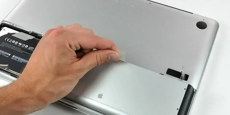 External Hard Drive Not Mounting Mac? Here’s How to Fix It 16 remove-battery