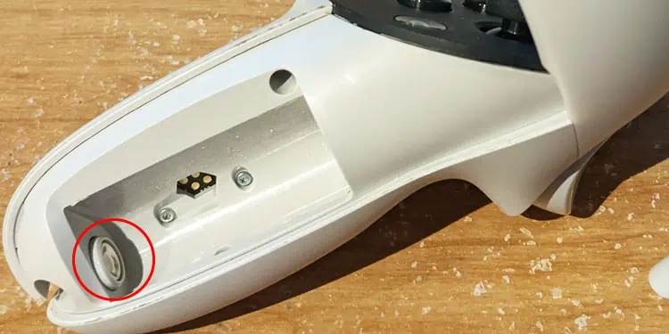 Oculus Controller Not Working? Here’s How to Fix It? 38 battery-contacts