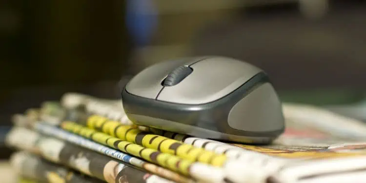 10 Best Mouse Pad Alternatives 10 mouse-above-magazines