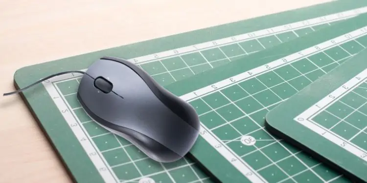 10 Best Mouse Pad Alternatives 13 mouse-above-self-healing-mat