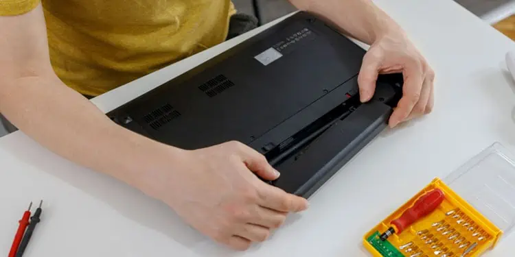 remove-the-removable-battery