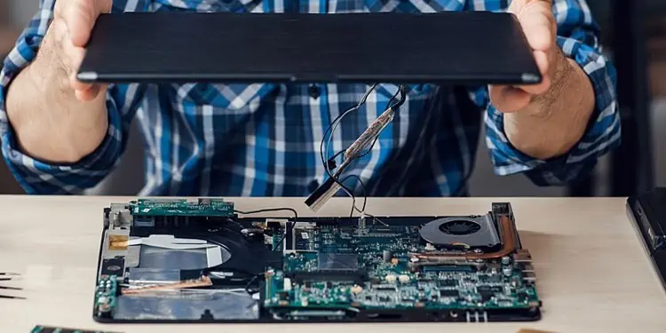 removing-laptop-housing