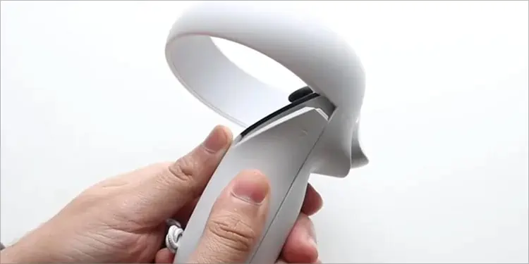 Oculus Controller Not Working? Here’s How to Fix It? 36 slide-controller