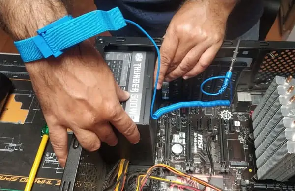 How to Clean Power Supply Unit? 16 antistatic-band-1