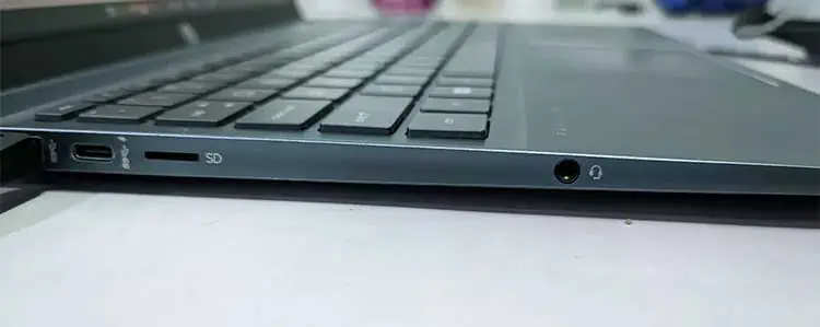 inspect-the-audio-port-on-dell-laptop