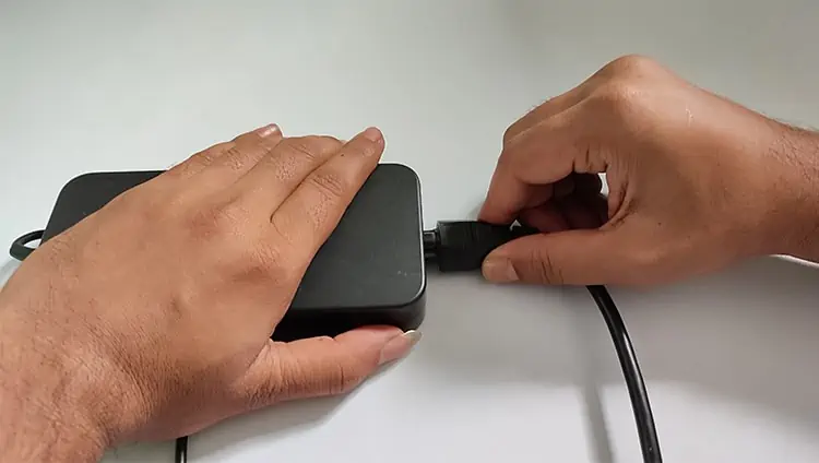 uplug-power-cable-from-the-brick