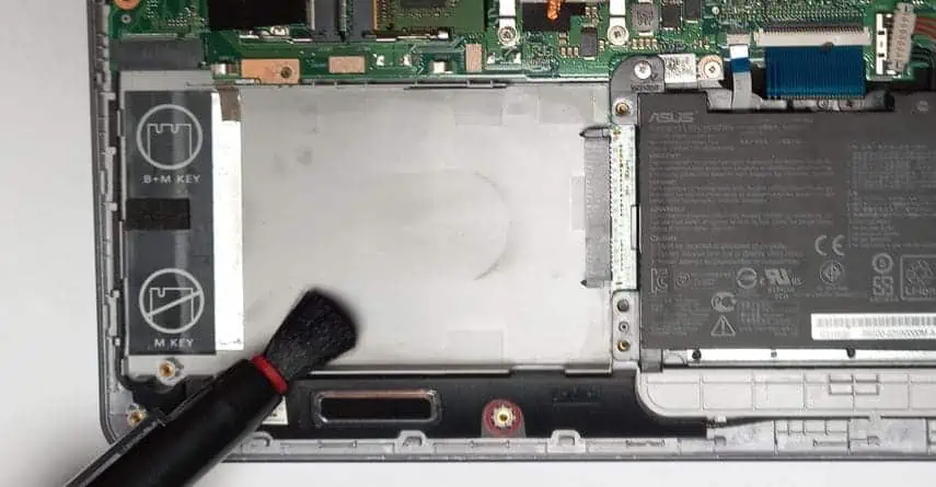 How to Fix "Hard Drive not Installed" Error on Laptop 19 brush-the-hdd-slot-min
