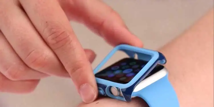 Apple Watch Won’t Swipe Up? Here’s How to Fix It 13 remove-the-screen-protector