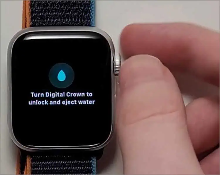 Apple Watch Won’t Swipe Up? Here’s How to Fix It 19 turn-off-water-lock