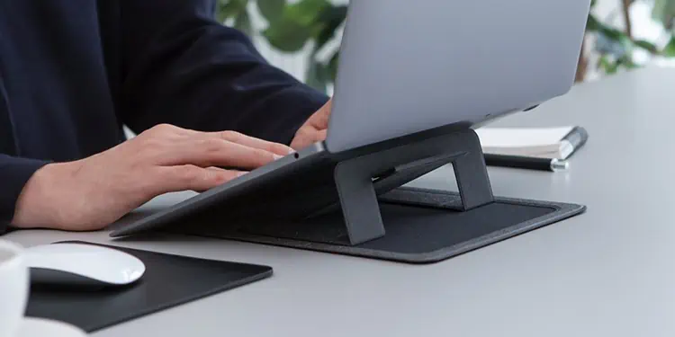 laptop-prop