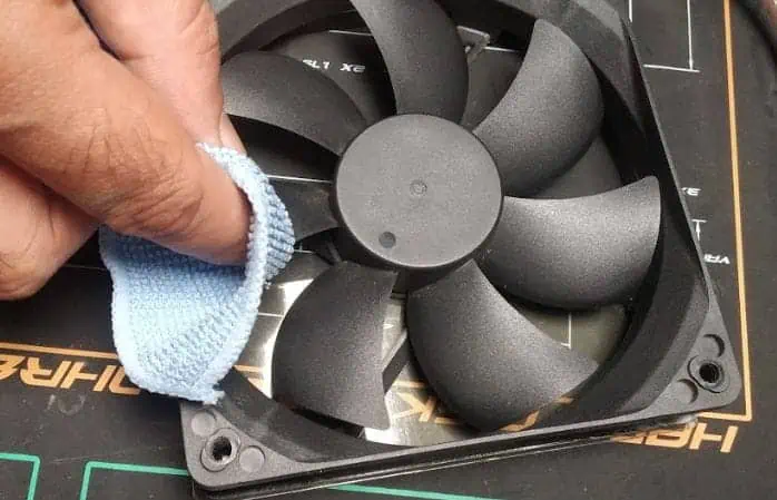 microfiber-cloth-to-clean-fan-min