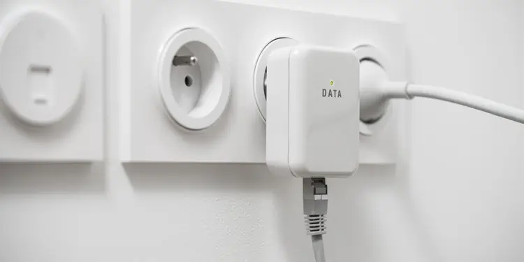 How to Boost Wi-Fi Signal Through Walls 7 powerline-ethernet-adapter-plugged-in