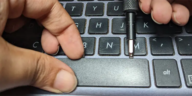 How to Fix a Stuck Key on a Keyboard 7 remove-large-spacebar
