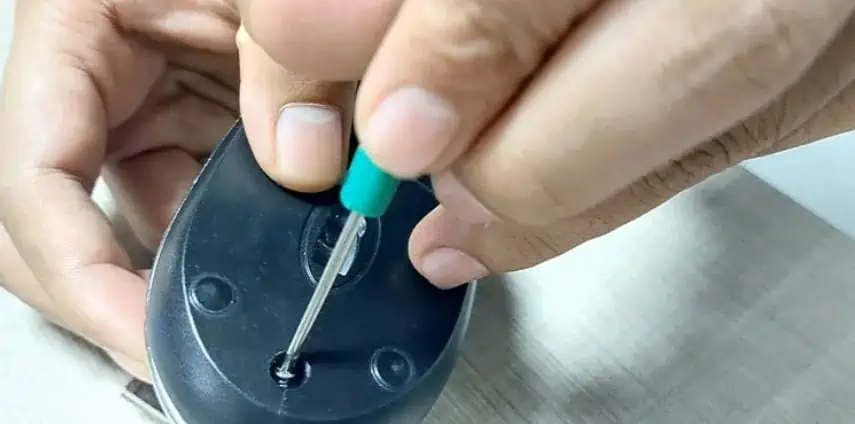 remove-screws-mouse-left-mouse-not-working