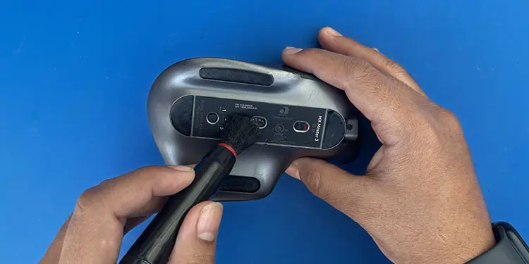 clean-mouse-sensor