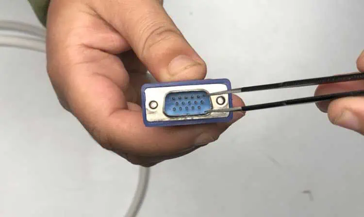 How to Fix: No VGA Signal on Monitor? 1 realign-vga-pins-