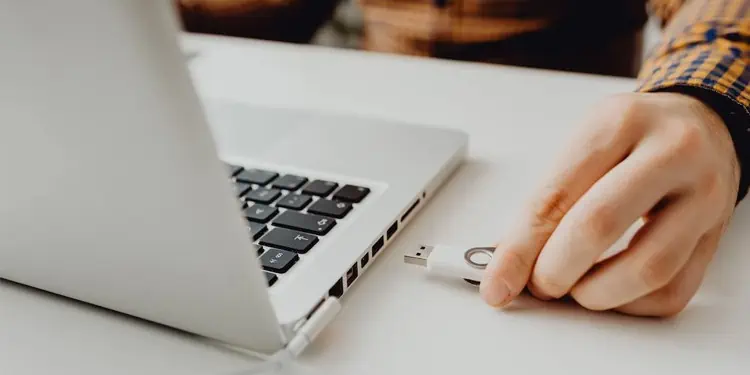 remove-external-devices-from-laptop