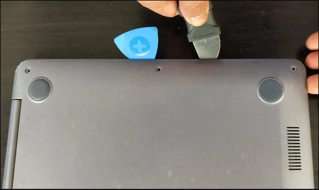 remove-laptop-cover-1024x612