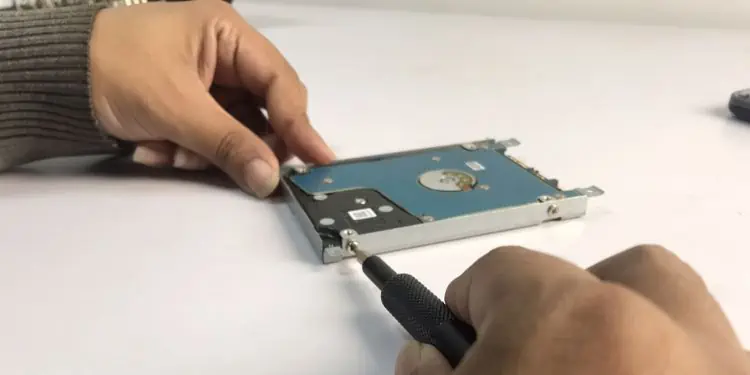 untighten-hard-drive-brackets
