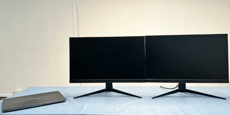 How to Connect Two Monitors to a Laptop (in 5 Steps) 4 close-laptop-to-use-dual-monitors
