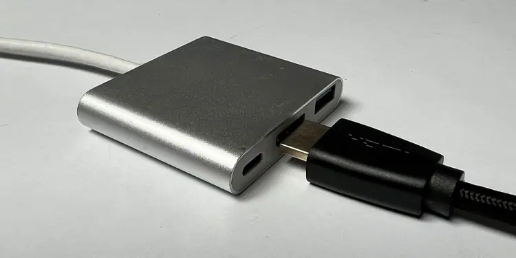 How to Use a USB to HDMI Adapter? 8 connect-HDMI-cable-to-usb-hdmi-adapter