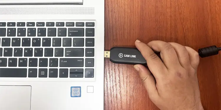 How to Use Laptop Screen as a Second Monitor 6 connect-capture-card-to-the-laptop