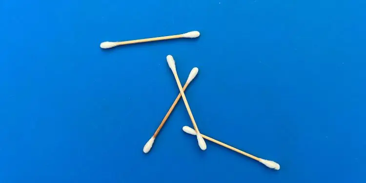 How to Clean USB Port on PC (Comprehensive Guide) 2 cotton-buds