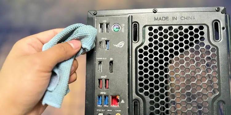 How to Clean USB Port on PC (Comprehensive Guide) 7 do-not-use-old-cloth