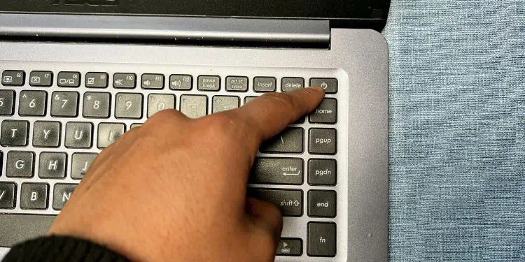 Why is My Lenovo Beeping? How to Fix It 3 hold-power-button