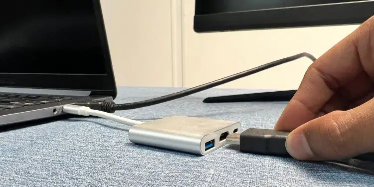 How to Connect Two Monitors to a Laptop (in 5 Steps) 8 insert-hdmi-cable-to-adapter-port