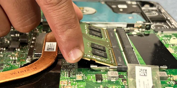 Why is My Lenovo Beeping? How to Fix It 4 pull-out-RAM