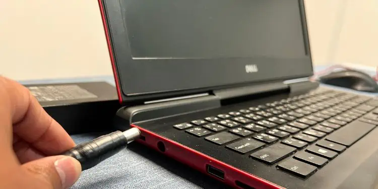 14 Ways to Solve a Black Screen on Your Dell Laptop 6 remove-ac-adapter-from-dell-laptop