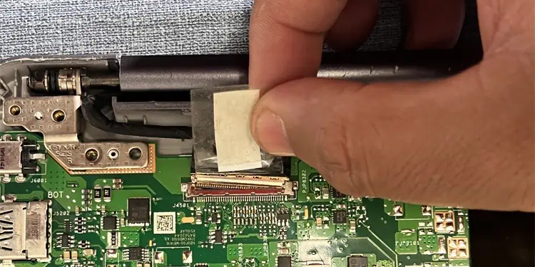 Why is My Lenovo Beeping? How to Fix It 7 remove-display-cable-motherboard