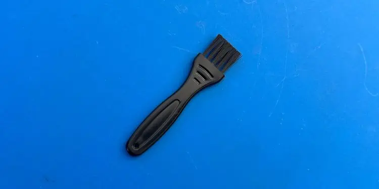 How to Clean USB Port on PC (Comprehensive Guide) 3 small-brush-with-soft-bristles