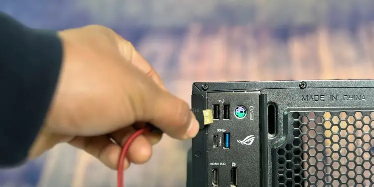 How to Clean USB Port on PC (Comprehensive Guide) 12 unplug-usb-peripherals