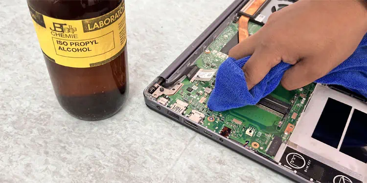 clean-corruption-laptop-isopropyl-microfiber