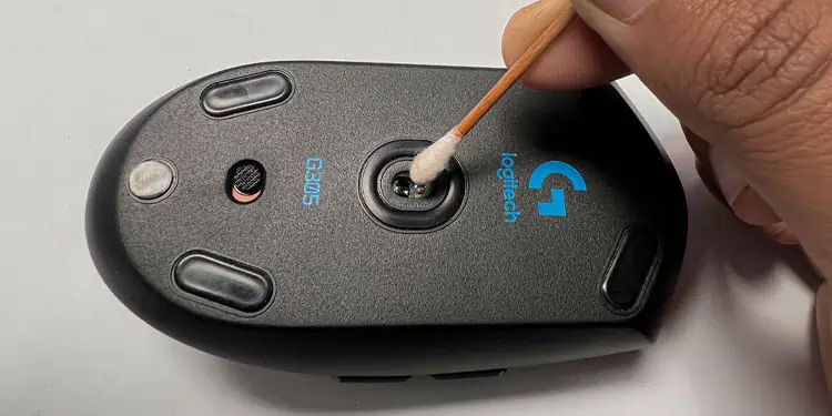clean-logitech-mouse