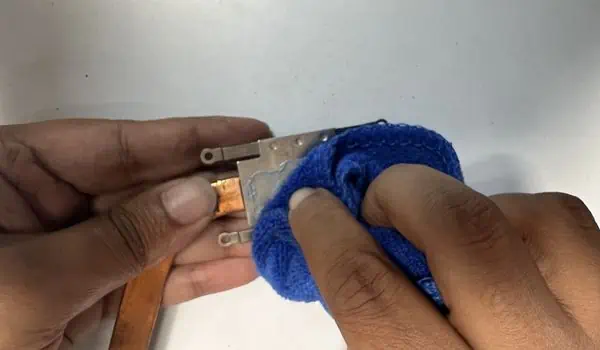 clean-thermal-paste-off-heatsink