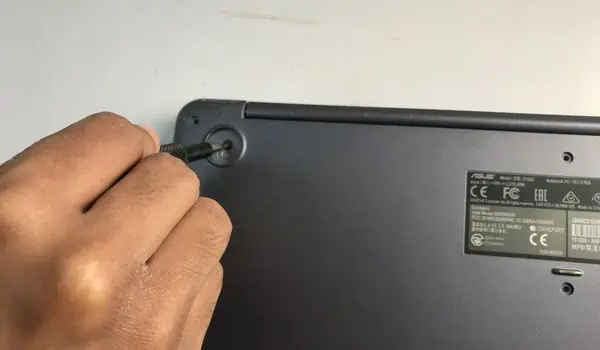 ASUS Laptop Won't Turn On? Try These 8 Fixes 8 laptop-casing-unscrew