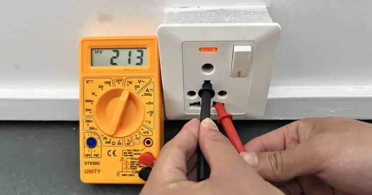 How to Ground a Laptop to Avoid Electric Shock? 4 Proven Ways 3 live-right-ground-top-voltage