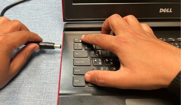 Amber or Orange Light Blinking on Dell Laptop? 16 Ways to Fix It 7 press-ctrl-esc-keys-and-plug-in-the-ac-adapter
